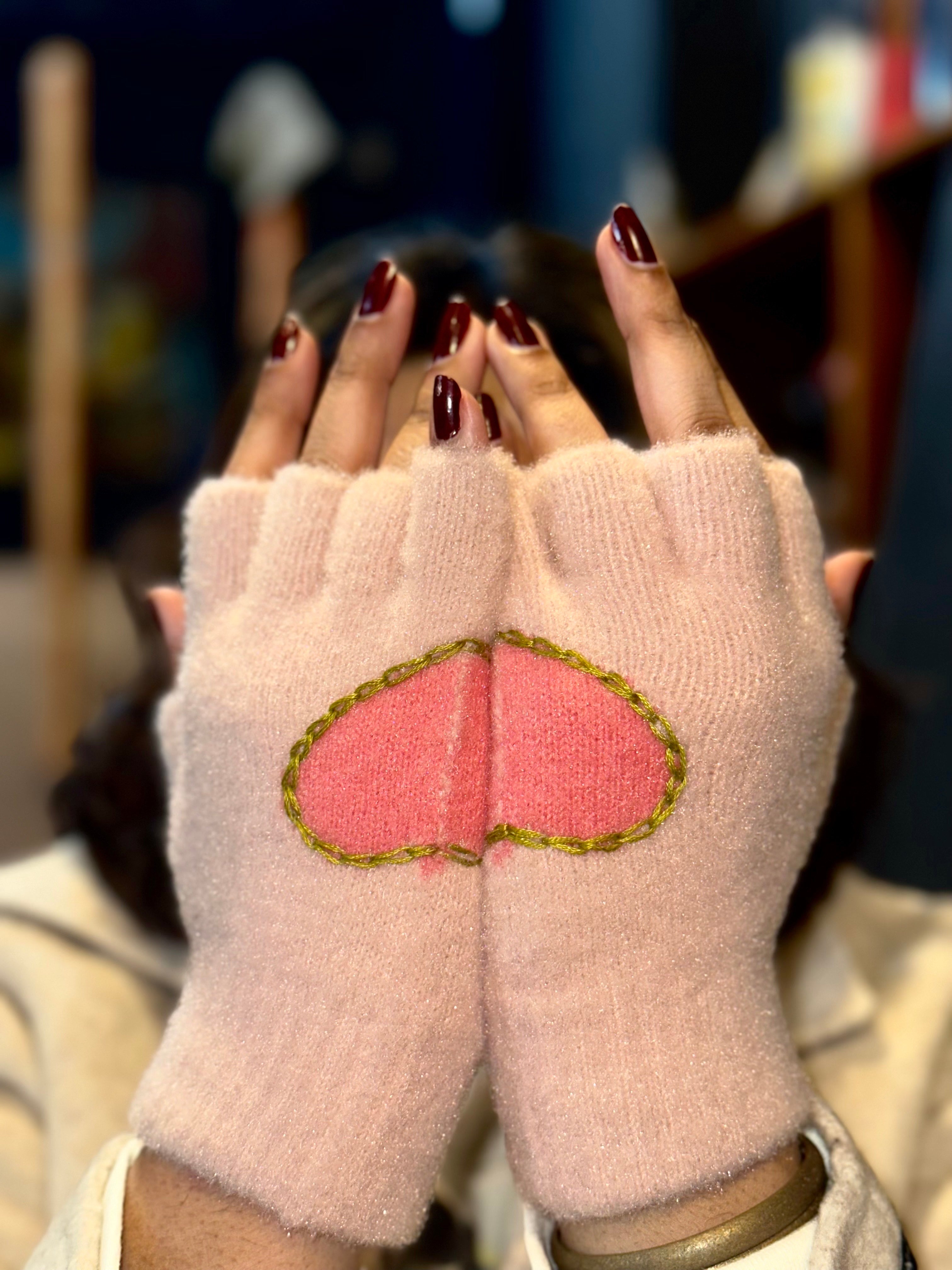 Cœur— Hand-Embroidered Valentine Gloves