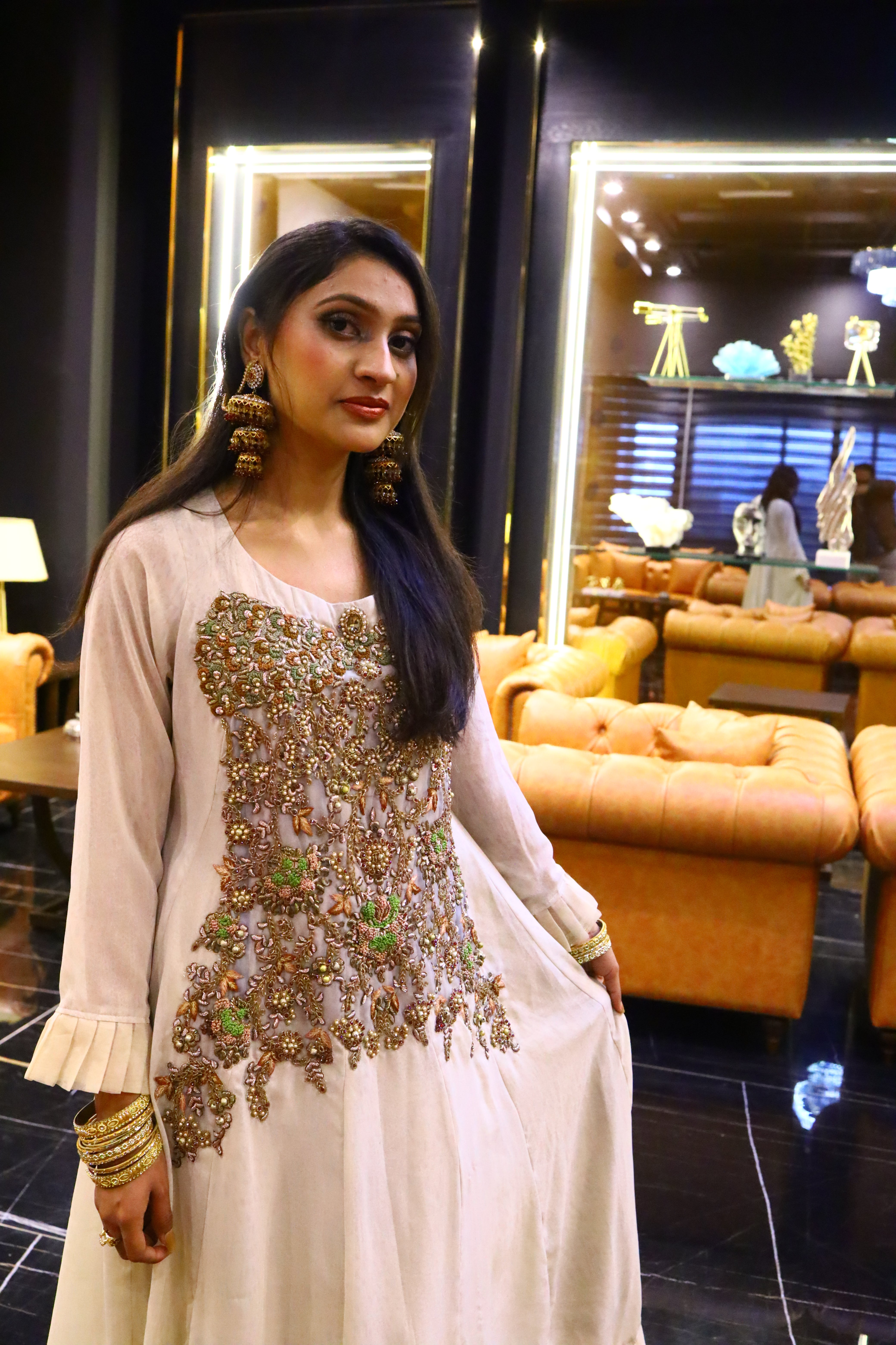 ماكسي شيفون خالص مع تطريز موتي الدبكة والريشام